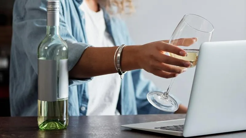 Небольшие дозы алкоголя вызывают выброс эндорфинов в мозг